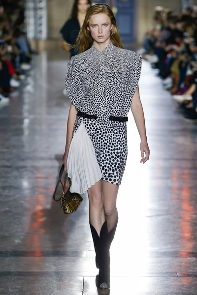 Look 11